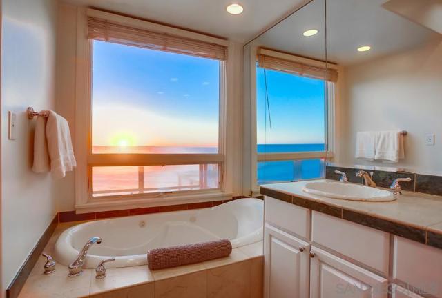 510 Neptune, Encinitas CA: https://media.crmls.org/mediaz/0432520e-3df6-4ebf-856c-0c6ed7ad0ed4.jpg