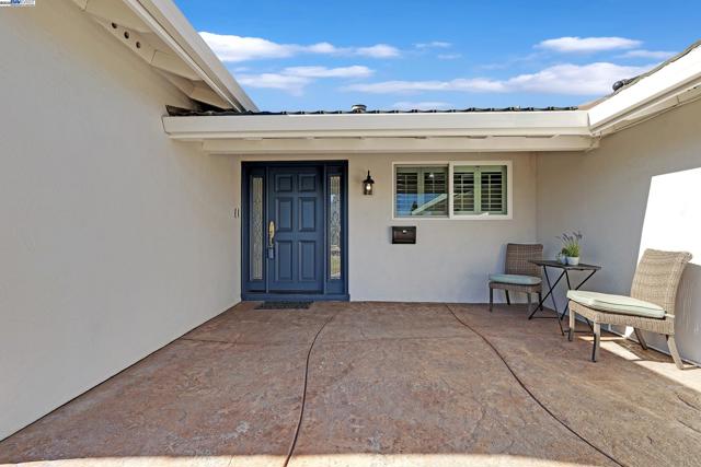 4955 Swindon Pl, Newark CA: https://media.crmls.org/mediaz/0432a14f-da1b-402e-a566-4e002c892476.jpg