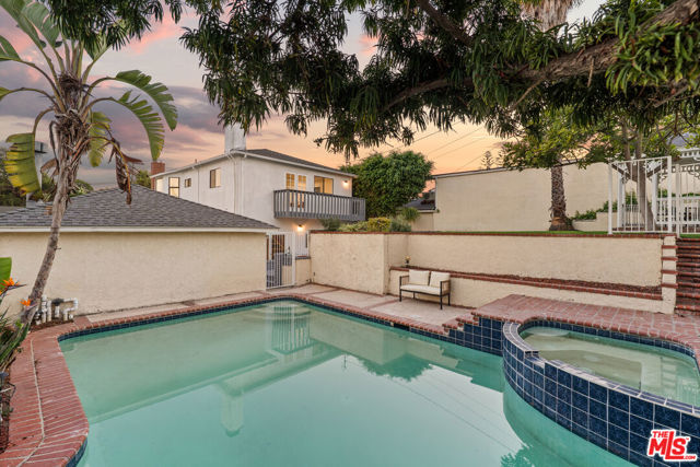 6027 W 76th Street, Los Angeles CA: https://media.crmls.org/mediaz/04338e59-1650-410a-907d-82b6cbdc1967.jpg