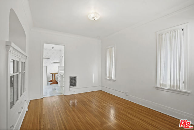 1811 Effie Street, Los Angeles CA: https://media.crmls.org/mediaz/0433e9bd-4f79-42ca-8d22-ff99f8b71e72.jpg