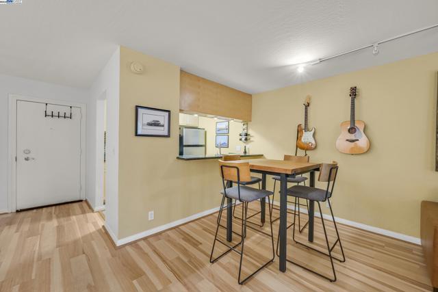 1087 Murrieta Blvd, Livermore CA: https://media.crmls.org/mediaz/04341ccb-3467-4f16-99c3-7c84c9521a3d.jpg