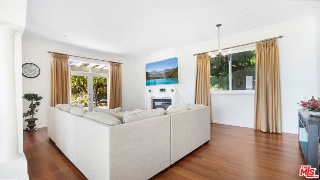 7449 Studio Road, Canoga Park CA: https://media.crmls.org/mediaz/0434a1a5-57d6-4d09-bd20-691718d280be.jpg