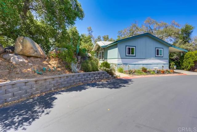 1750 W Citracado Parkway, Escondido CA: https://media.crmls.org/mediaz/043507c6-9f26-4f29-ad7c-756bf198ccb4.jpg