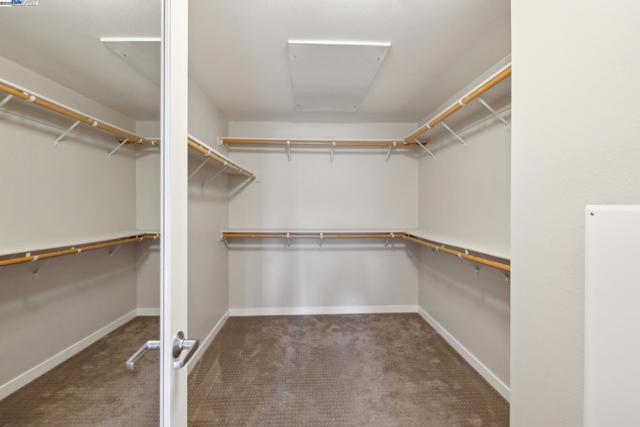 303 Bowsman Ct, Oakland CA: https://media.crmls.org/mediaz/04351a18-6944-483b-badb-eba0a02e7fae.jpg