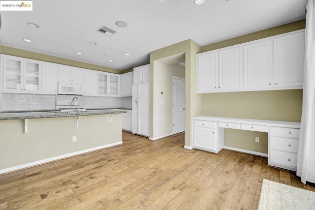 2743 Cathedral Cir, Brentwood CA: https://media.crmls.org/mediaz/0435d813-5cd6-407a-ad91-3bddee21438b.jpg
