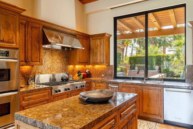 37551 Thompson Road, Rancho Mirage CA: https://media.crmls.org/mediaz/04361d44-5def-42cb-b2b6-5675898313e6.jpg