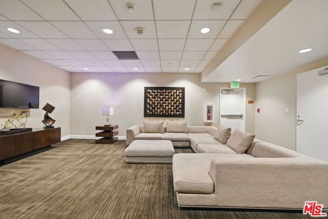 3223 W 6th Street, Los Angeles CA: https://media.crmls.org/mediaz/043693dd-e3f0-428f-abf3-1f8b3e6eb3be.jpg