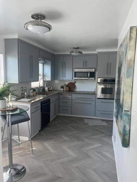 632 W 39th Avenue, San Mateo CA: https://media.crmls.org/mediaz/0436cca3-b81f-4442-ae85-dea47733dd43.jpg