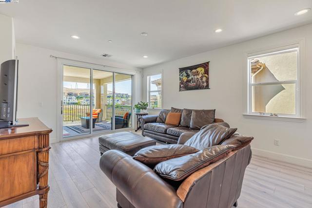258 Goldfield Pl, San Ramon CA: https://media.crmls.org/mediaz/0436d5cc-f965-444f-b778-5269867b079b.jpg