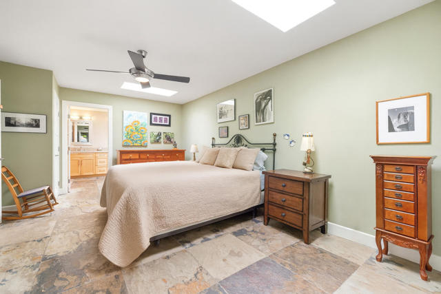 44 San Sebastian Drive, Rancho Mirage CA: https://media.crmls.org/mediaz/04371a82-1113-42c6-8c7c-788357f4613d.jpg