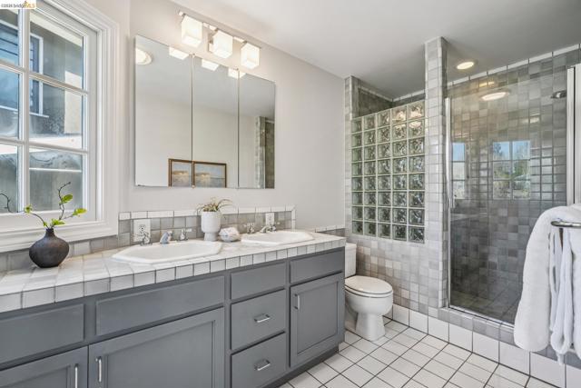 Image 36 of 59 For 4201 Lakeshore Ave