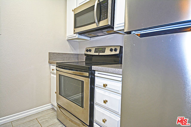 750 N Kings Road, West Hollywood CA: https://media.crmls.org/mediaz/0437b015-ff65-401e-998d-a52d54badc47.jpg