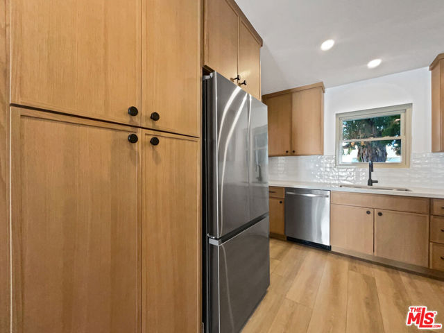 5736 Vantage Avenue, Valley Village CA: https://media.crmls.org/mediaz/04395bd2-6ca4-44d1-8e6b-2d2886c50fec.jpg
