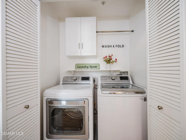 1368 Ashton Park Lane, Newbury Park CA: https://media.crmls.org/mediaz/0439edc1-b6c9-4f4f-834a-ef077b3083b0.jpg