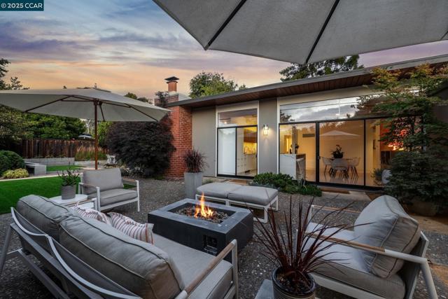 206 Santa Fe Dr, Walnut Creek CA: https://media.crmls.org/mediaz/043a4f50-696a-4ff7-b6e4-918db555204f.jpg