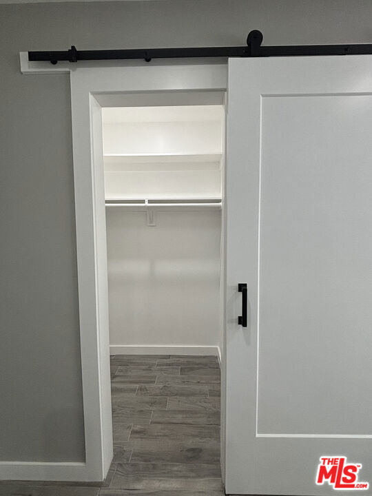 940 7th Street, Santa Monica CA: https://media.crmls.org/mediaz/043a6a4b-5878-488b-93d9-4786a64207c6.jpg