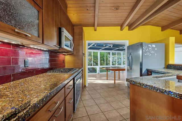 320 Beaumont Dr., Vista CA: https://media.crmls.org/mediaz/043ae179-ac66-4d59-8f1d-9a53fef53cfa.jpg