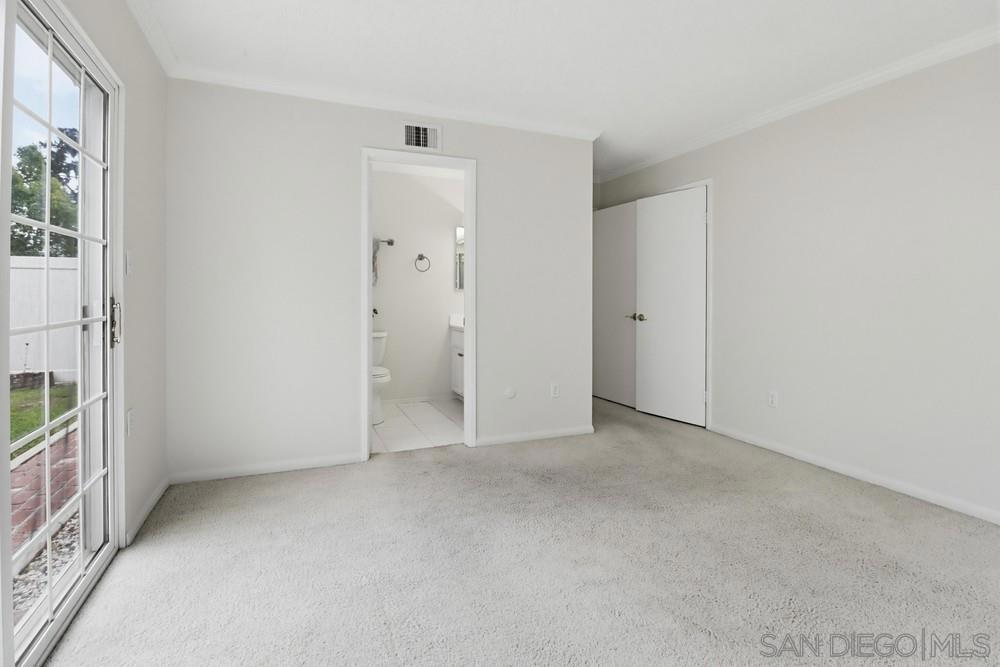 https://media.crmls.org/mediaz/043b0af5-7be7-421d-8e36-9f269a22ac09.jpg?preset=X-Large