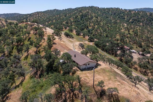 16700 Marsh Creek Rd, Clayton CA: https://media.crmls.org/mediaz/043b25ef-9032-463e-8414-281dfdbc5a90.jpg