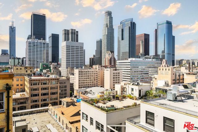 215 W 7th Street, Los Angeles CA: https://media.crmls.org/mediaz/043b2937-21ba-4fb3-8a21-6d9685d289f7.jpg