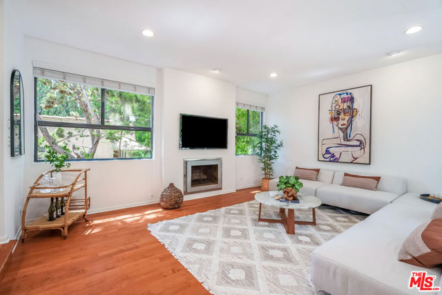 1119 23rd Street, Santa Monica CA: https://media.crmls.org/mediaz/043b675c-a922-4be4-a5f0-0635c1fd212b.jpg