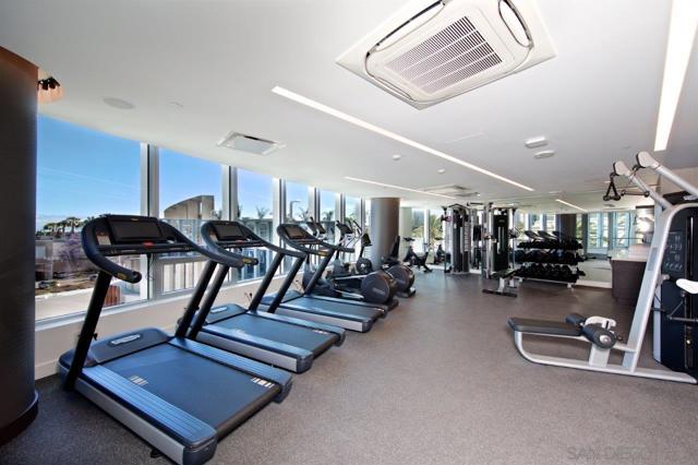 888 W E Street, San Diego CA: https://media.crmls.org/mediaz/043b8179-67da-417f-8b1f-3eaa91d86547.jpg