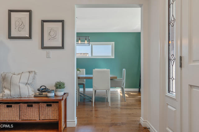 519 Paulette Place, La Canada Flintridge CA: https://media.crmls.org/mediaz/043ba094-b7ff-45bd-a2e5-16abfc841fbb.jpg