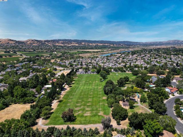 1492 Windsor Way, Livermore CA: https://media.crmls.org/mediaz/043c0c9c-e7d8-4cb4-b289-47f2d7091c1a.jpg