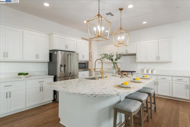4058 Chalk Hill Way, Dublin CA: https://media.crmls.org/mediaz/043c9fba-9212-426c-944d-008f7407f6b2.jpg