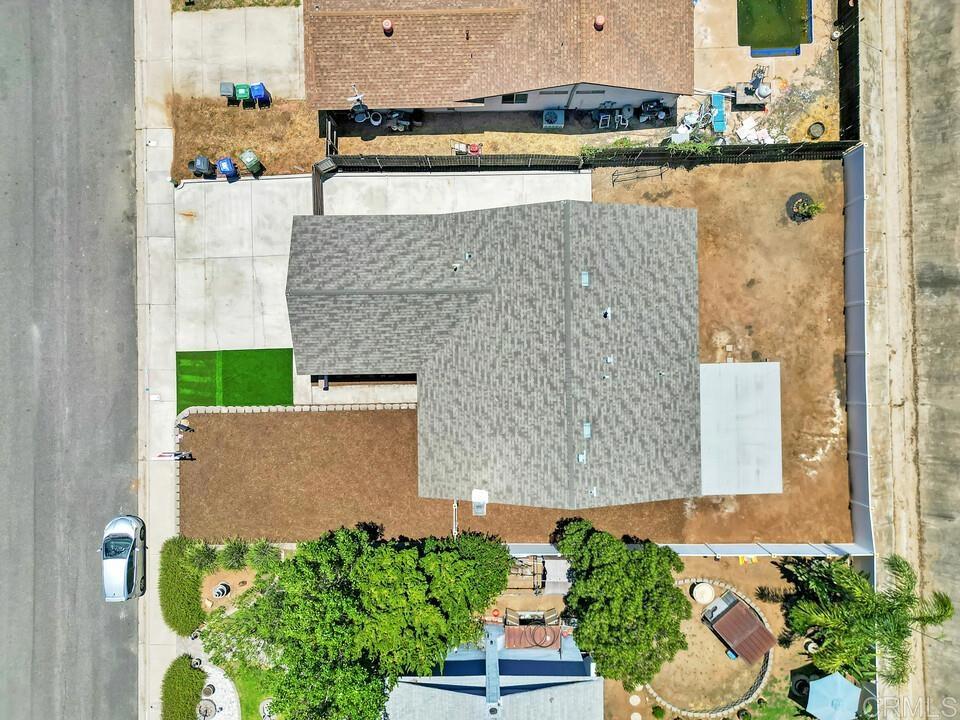 https://media.crmls.org/mediaz/043d1a6e-c5a7-4981-a9e1-7cc69e71999e.jpg?preset=X-Large