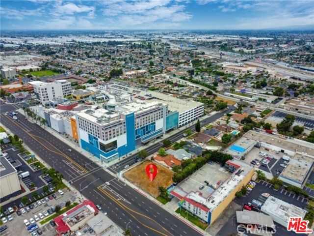 7911 Orangethorpe Avenue, Buena Park CA: https://media.crmls.org/mediaz/043df544-3703-4c30-ae78-9e908f8f474b.jpg