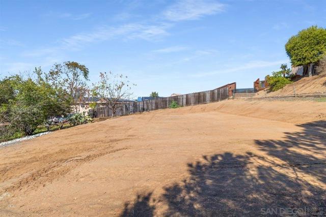 1756 Alhudson Dr, Escondido CA: https://media.crmls.org/mediaz/043e496c-5553-4c24-ae1d-bef9555c2604.jpg