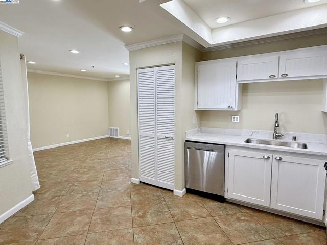 342 Chris Cmn, Livermore CA: https://media.crmls.org/mediaz/043e800a-f61e-43e2-80df-e788a2898c22.jpg