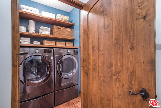 8149 Mannix Drive, Los Angeles CA: https://media.crmls.org/mediaz/043e845d-c284-43ce-878f-c1ce21df9d1f.jpg