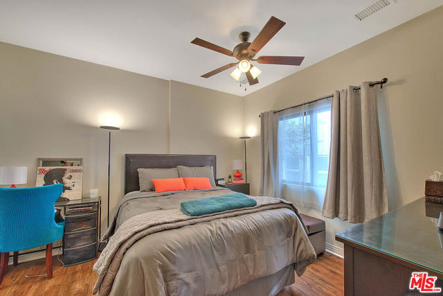 1821 S Sycamore Avenue, Los Angeles CA: https://media.crmls.org/mediaz/043e8e1d-4178-4dfa-bc64-e93de6ef87c9.jpg