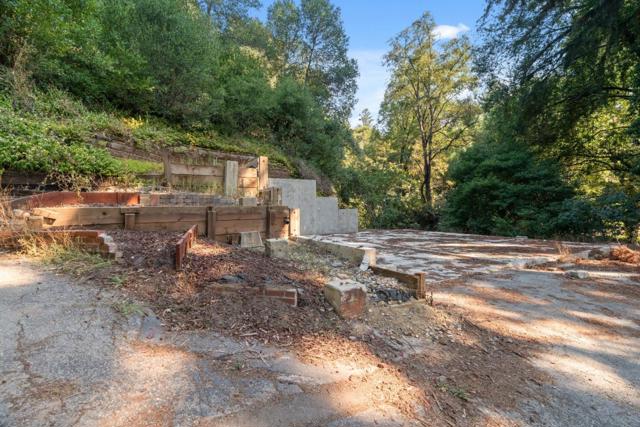 15840 Old County Highway, Boulder Creek CA: https://media.crmls.org/mediaz/043ebdb7-fe6d-4b29-84a2-1dc5c4a56856.jpg