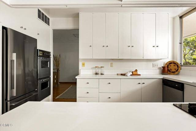 Detail Gallery Image 15 of 37 For 5511 Vista Canada Pl, La Canada Flintridge,  CA 91011 - 3 Beds | 2 Baths