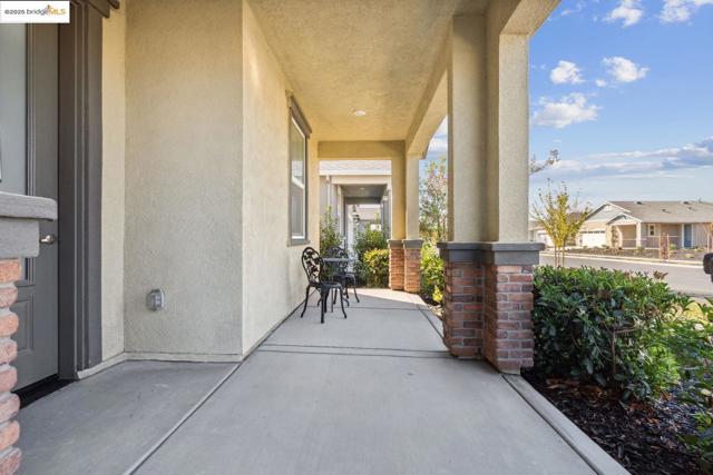 2242 Park PL, Rio Vista CA: https://media.crmls.org/mediaz/043f136c-087b-46d8-bc08-7f93282b7c2b.jpg