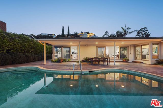 968 Kenfield Avenue, Los Angeles, CA 90049