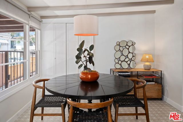 4654 Denny Avenue, Toluca Lake CA: https://media.crmls.org/mediaz/044082b2-8185-40c5-9989-ce1f07fee0af.jpg