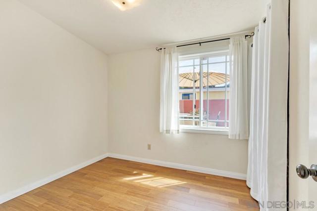 3031 Larkin Pl, San Diego CA: https://media.crmls.org/mediaz/0440a915-ccba-4868-87fa-38376bb0933d.jpg