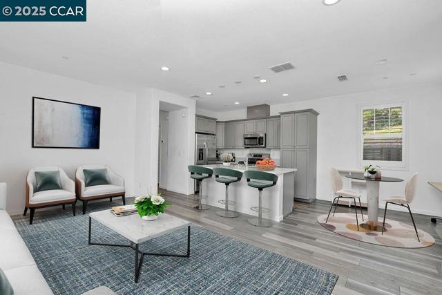 476 Colina Way, El Sobrante CA: https://media.crmls.org/mediaz/0440af91-5fc9-44e6-8e35-9b52ad590b6f.jpg