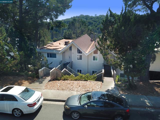 1984 Ascot Dr, Moraga CA: https://media.crmls.org/mediaz/0440ba11-c4e9-4f21-8899-e3795650cdec.jpg