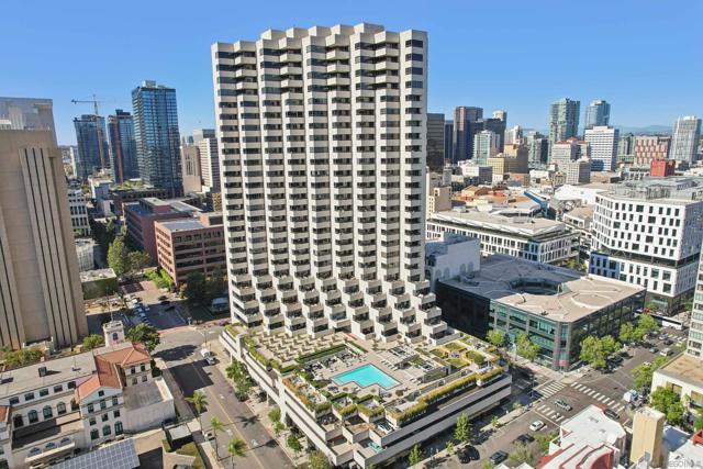 700 Front St, San Diego CA: https://media.crmls.org/mediaz/0440ee87-0898-45d7-b2aa-194d9ee9d09f.jpg