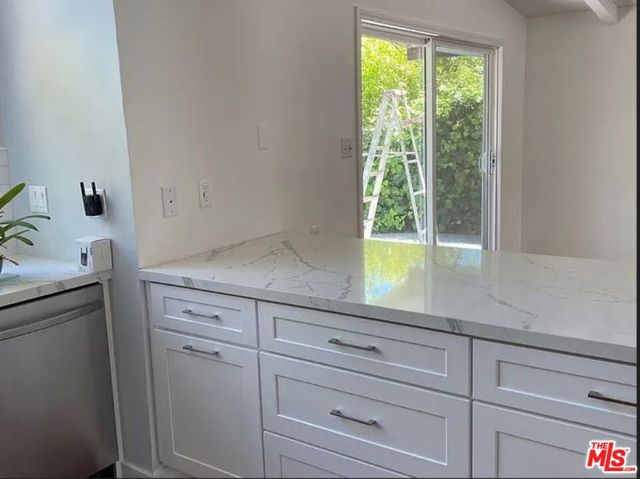 8090 Mulholland Drive, Los Angeles CA: https://media.crmls.org/mediaz/0441307b-e4b7-4151-ba5c-576131ed5f7a.jpg