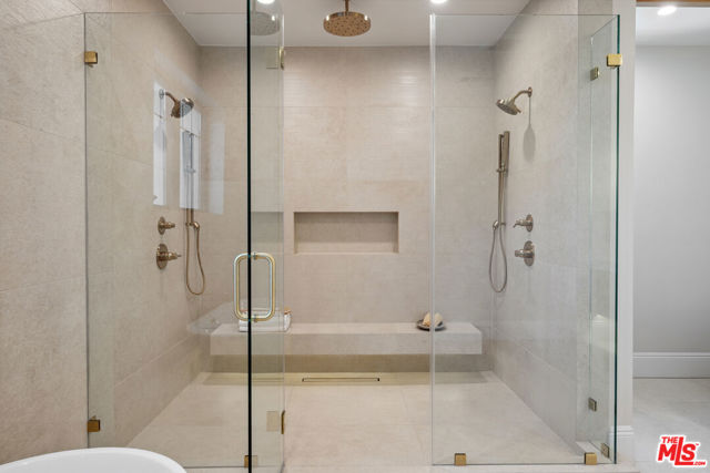 5036 Woodley Avenue, Encino CA: https://media.crmls.org/mediaz/04415bf1-da02-4456-8ea6-d4eead885941.jpg