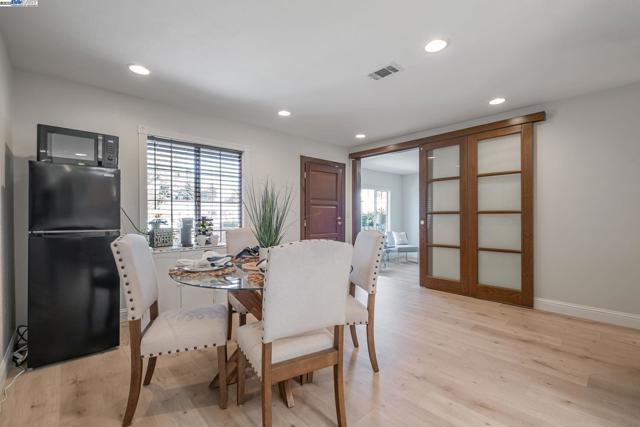 36339 Beech Pl, Newark CA: https://media.crmls.org/mediaz/044182ee-658a-4dc8-b9f8-35d3062cc595.jpg