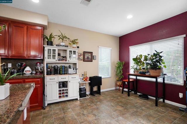115 Montevino Ct, Oakley CA: https://media.crmls.org/mediaz/04418b75-eabb-45f0-8a0a-7cb3b4f6f29f.jpg