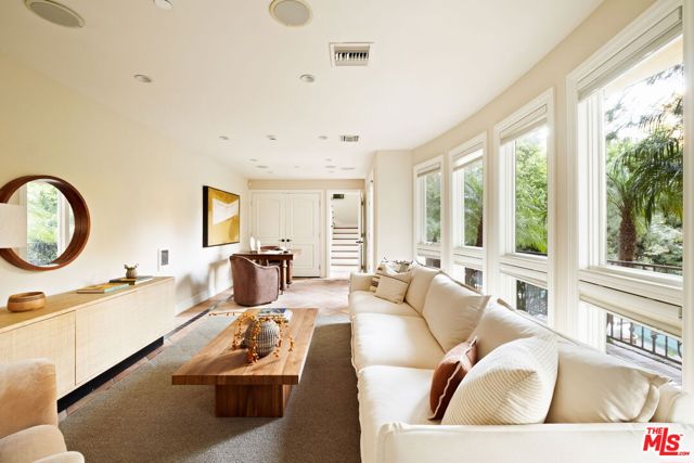 2505 Bowmont Drive, Beverly Hills CA: https://media.crmls.org/mediaz/0441f05f-4ce8-4f82-80df-3b8cbfdc04d2.jpg