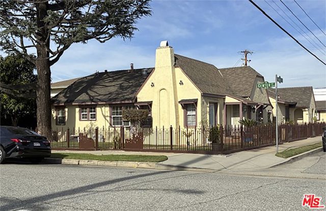 137 S 3rd Avenue, Covina CA: https://media.crmls.org/mediaz/04423771-936d-4106-b6c4-5bfa194037b3.jpg